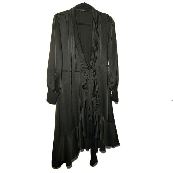 Nasty Gal Robe with Belt Flutter‎ Sleeves and Hem Black Romantic Women's Large - Picture 1 of 10